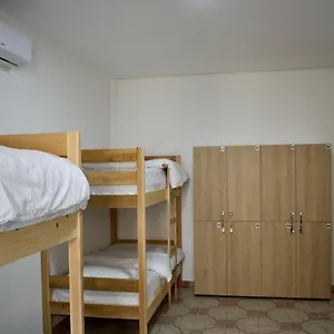 Albergue Me &, Tirana